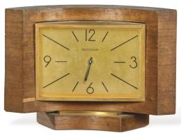 Lote 1276
Reloj de sobre mesa Art Deco Jaeger Lecoultre con caja en madera de nogal y latón