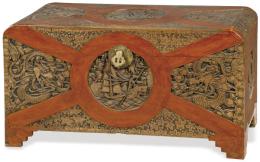 Lote 1348
Baúl de madera de alcanfor tallada, China Dinastía Qing S. XIX.