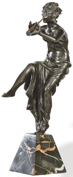 Lote 1441
"Mujer Flautista", escultura Art Deco en metal patinado, con sello de fundición de "Fabrication Francaise" h. 1920-30.