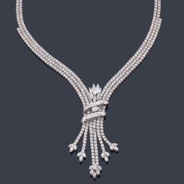 Lote 2191: Collar de brillantes, diamantes talla marquís, princesa y perilla de aprox. 30,17 ct en total.