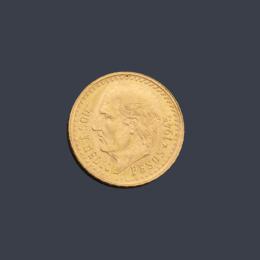 Lote 2775: Moneda de 2 pesos y medio mexicanos en oro de 22 K