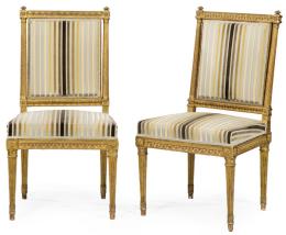 Lote 1057: Pareja de sillas Napoleón III, estilo Luis XVI en madera tallada y dorada, con tapicería de rayas de época posterior. 
Francia, finales S. XIX