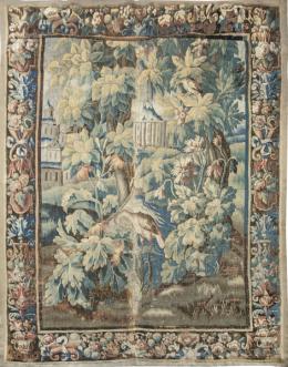 Lote 1062: Tapiz Verdure de la manufactura de Aubusson, época Luis XV. en lana representando un paisaje con aves.