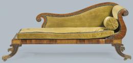 Lote 1072: Canapé “veilleuse” Regency, primer tercio s. XIX, en madera de caoba con marquetería de latón y tapicería verde pistacho. Con faltas.
Medidas: 90 x 180 cm.