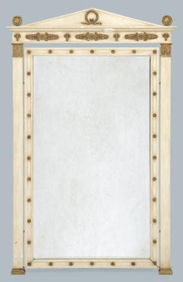 Lote 1088: Marco de espejo de estilo neoclásico en madera pintada de blanco roto
