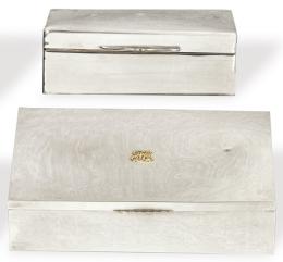 Lote 1142: Dos cajas tabaqueras de plata española punzonada 1ª Ley con alma de madera.