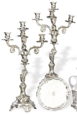 Lote 1167: Pareja de candelabros convertibles en candelero, de plataa española punzonada GONZ/_ y fiel contraste de Cristobal José de León, Córdoba h. 1855-1881.
