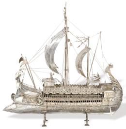Lote 1206: Barco de plata española punzonada 1ª Ley.