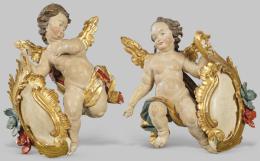 Lote 1248: Pareja de ángeles de madera tallada, policromada y dorada S. XVIII.