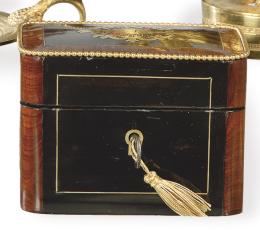 Lote 1287: Caja perfumador Napoleon III, de marquetería Boulle, Francia h. 1850.