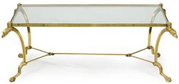 Lote 1290: Mesa de centro con patas zoomorfas y chambrana de cordón en metal dorado. Con tapa de cristal. S. XX