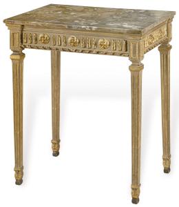Lote 1466: Consola Napoleón III, estilo Luis XVI en madera tallada pintada y parcialmente dorada, con tapa cuadrada de mármol, sobre patas en forma de pilastras clásicas acanaladas. Francia, finales S. XIX