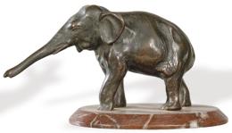 Lote 1477: "Elefante" en bronce patinado, Francia h. 1920.
Con base de mármol rojo jaspeado.