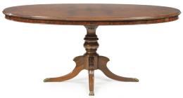 Lote 1490-A: Mesa de comedor ovalada estilo regencia, en madera de caoba sobre pedestal torneado y patas recortadas.
