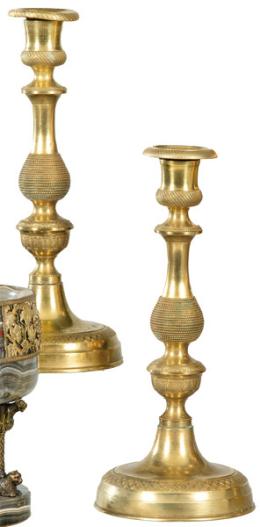Lote 1514
Pareja de candeleros Carlos X de bronce dorado, Francia primer tercio S. XIX.