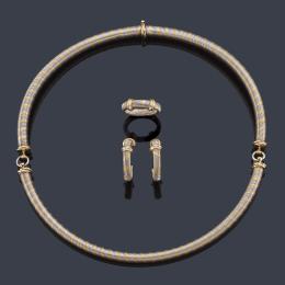 Lote 2229: 
CARTIER
Conjunto de collar, pendientes y anillo de la colección 'Ald Air Sierra Twist' realizado en acero y oro amarillo de 18K. Año 83