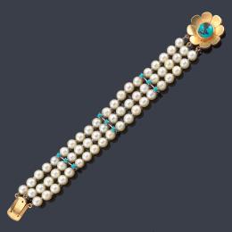 Lote 2303: Pulsera con perlas y turquesa