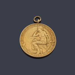 Lote 2557
Colgante medalla de la Universidad de Buenos Aires en oro de 18 K.