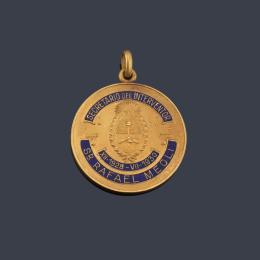 Lote 2559
Colgante medalla de la Universidad Nacional del Litoral, Argentina en oro de 18 K.