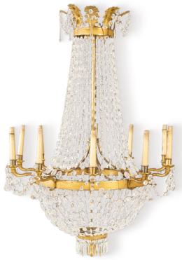 Lote 1029: Lámpara de techo Carlos IV de diez brazos de luz, unidos por anillo de bronce cincelado, con sartas y pandelocas de vidrio. España, ffs S XVIII