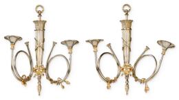 Lote 1047: Pareja de apliques de bronce plateado en forma de corneta S. XX.