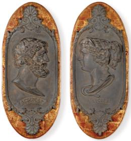 Lote 1054: Pareja de medallones de hierro colado representando los perfiles de Asclepio y su hija Hygiea ff. S. XIX pp. S. XX.