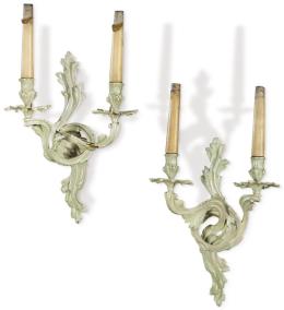 Lote 1056: Pareja de apliques estilo Luís XV pintados en blanco S. XX.
Con dos brazos de luz vegetalizados.
