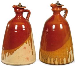 Lote 1069
Pareja de jarras de cerámica popular transformadas en lámpara. España, S. XX.