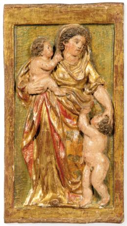 Lote 1092: Escuela Castellana S. XVI
"La Caridad" panel de madera tallado en relieve policromado y dorado.