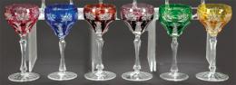 Lote 1108
Juego de seis copas de cristal de Bohemia tallado, esmaltada cada una de un color.