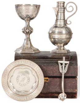 Lote 1188: Juego eucarístico portatil victoriano de plata inglesa punzonada Ley Sterling de Daniel & Charles Houle, Londres 1871.