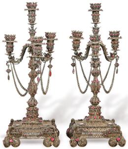 Lote 1237: Pareja de candelabros de filigrana de plata S. XIX.