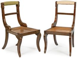 Lote 1270: Pareja de sillas Restauración en madera de caoba con respaldo “à barrette”, asiento de rejilla y patas “en jarret”. Inglaterra, principios S. XIX