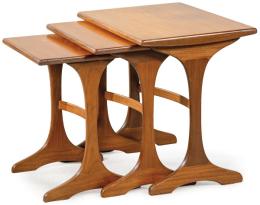Lote 1296: Conjunto de tre mesas nido G-Plan en madera de teca.
Años 60