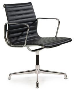 Lote 1346: Charles (1907-1978) y Ray Eames (1912-1988) para ICF. 
Silla modelo Aluminium chair EA 108