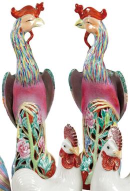 Lote 1365: Pareja de aves Fénix en porcelana china con esmaltes polícromos, siguiendo modelos de Compañía de Indias, S. XX.