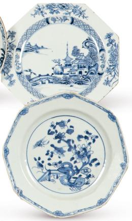 Lote 1376
Dos platos poligonales de porcelana de Compañía de Indias, azul y blanco, Dinastía Qing, época de Qianlong (1736-95)