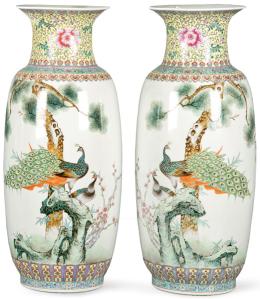 Lote 1404
Pareja de jarrones de porcelana china Familia verde S. XX