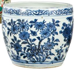 Lote 1410: Pecera de porcelana china azul y blanco, Dinastía Qing S. XVIII.