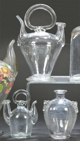 Lote 1448
Dos botijos y un frasco de cristal España S. XIX