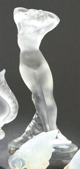Lote 1460
"Desnudo Femenino" de cristal de Lalique.
Parcialmente transparente y parcialmente translúcido. Firmada en la base.