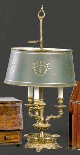 Lote 1463
Lámpara de mesa tipo Buillote de bronce y latón, primer tercio S. XX.