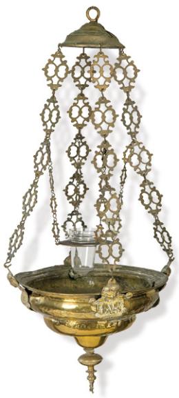 Lote 1487
Lampara votiva en bronce. España, S. XIX