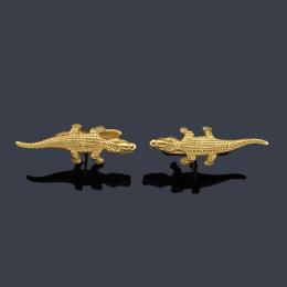 Lote 2177
Gemelos con motivos de cocodrilos realizado en oro amarillo de 18K.