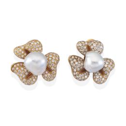 Lote 2223
LUIS GIL
Pendientes cortos con pareja de perlas Australianas barrocas y pavé de brillantes.