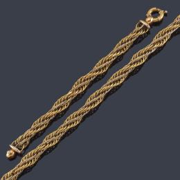 Lote 2471
Collar y pulsera tipo cordón en oro amarillo de 18K.