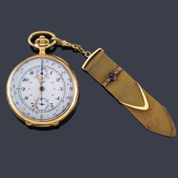 Lote 2530
LIP, reloj lepin cronógrafo con caja en oro amarillo de 18 K. Chatelaine en oro amarillo de 18 K con zafiro cabujón y dos diamantes talla rosa.