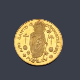 Lote 2599
Medalla conmemorativa Año Santo Compostelano en oro de 22 K.