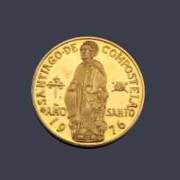 Lote 2602
Medalla conmemorativa Año Santo Compostelano en oro de 22 K.