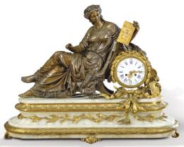 Lote 1020
Reloj de sobremesa Luis XVI en mármol blanco, bronce dorado y pavonado. Sobre basamento elíptico, la figura de con libro en el que se lee: "Historie des peuples et des rois"